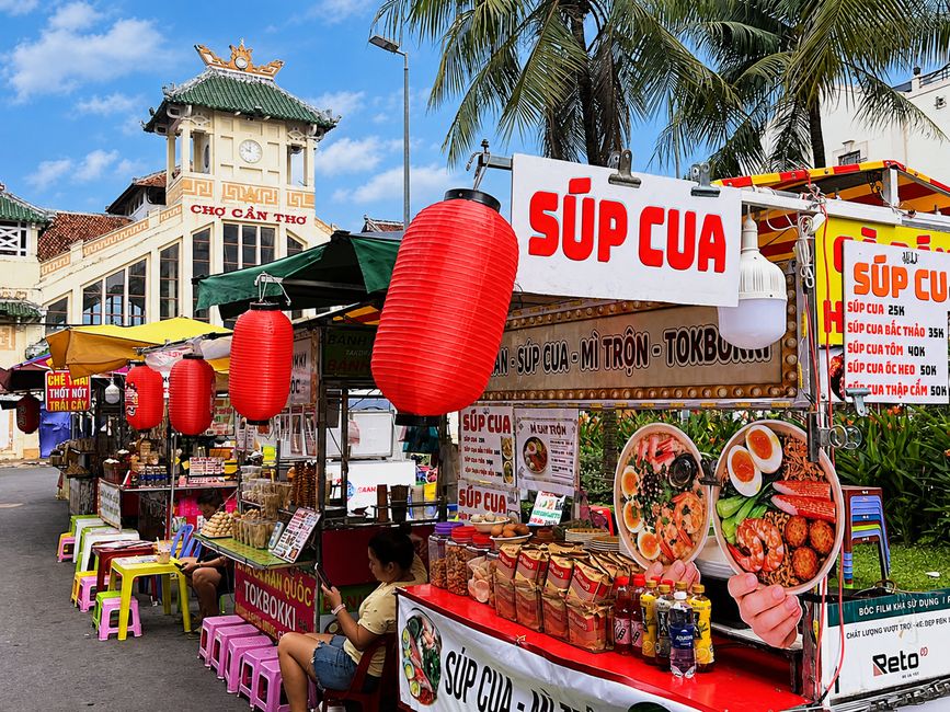 Streetfood-Stände vor der Markthalle