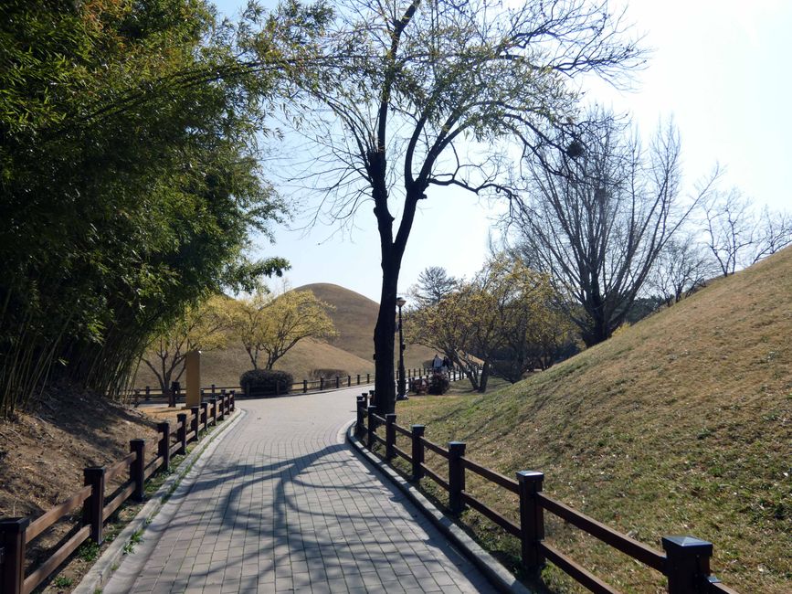 Hügelgräber Daereungwon