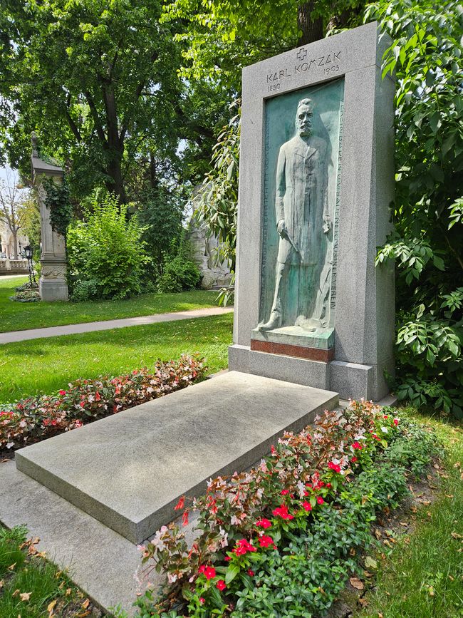 Das Grab von Karl Komzak