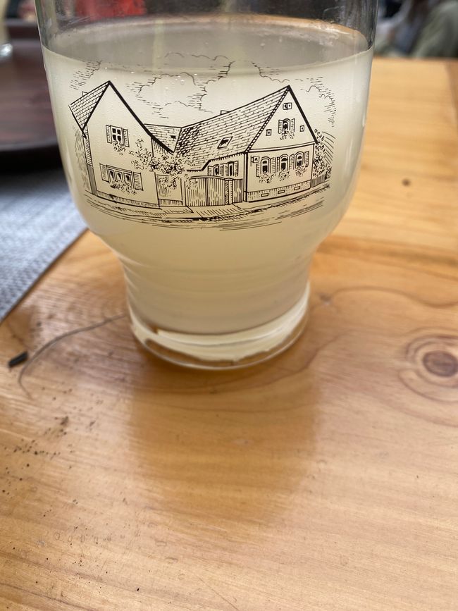 Bei Winzer Rinck gab es Gläser mit den Gebäuden der Kellerei