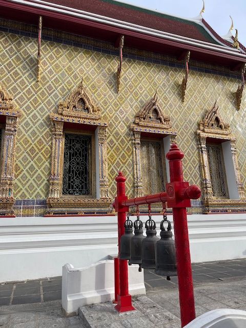 Wat Arun incontra Frühlingsrolle