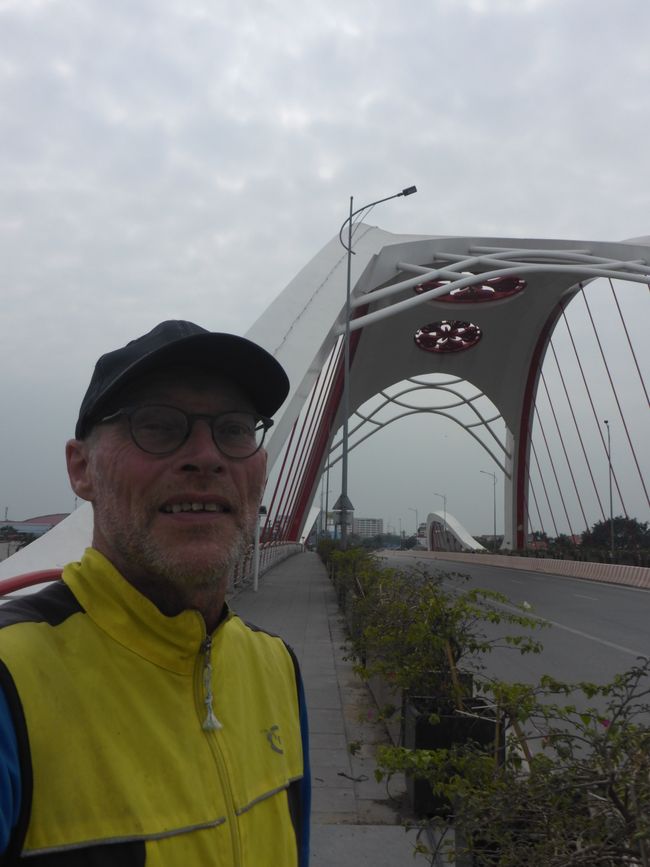 Le pont au-dessus de Song Lach Tray