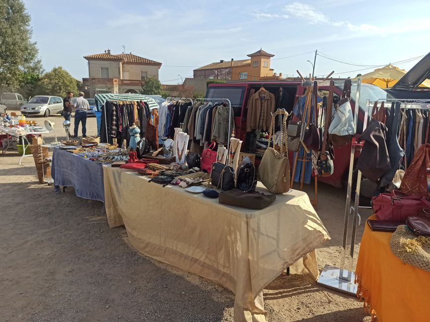 Second-Hand-Flohmarkt „L'Encant de l'Empordà“ (Verges, Baix Empordà, Girona)