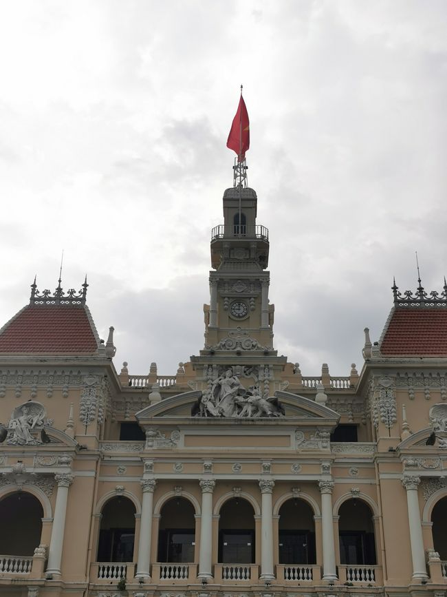 ... y el mercado Ben-Thanh ...