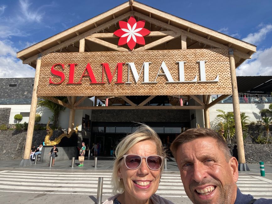 Auf zum zum Fotoshooting - in der Siam Mall vorher noch ein frisches Polohemd kaufen!