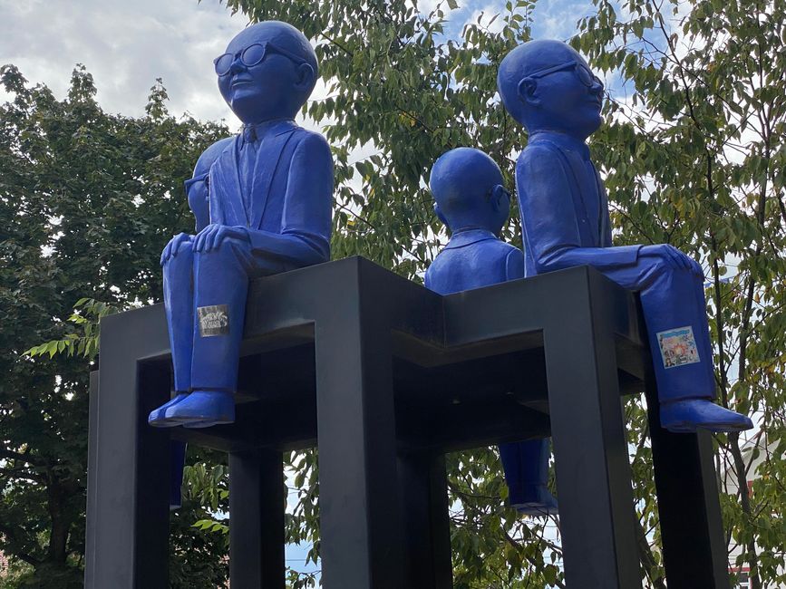 Die Obacht, so der Titel dieser blauen Männer