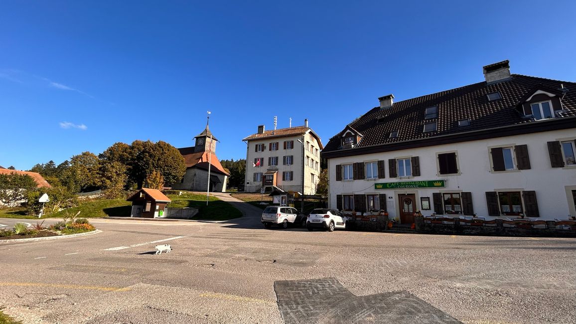 La Planchette: Alles was eine Gemeinde braucht!