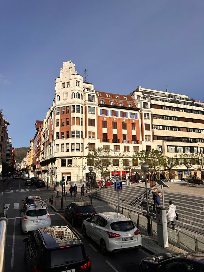 Bilbao, Giorno 2: Arte Moderna, Architettura e Strade Vivaci