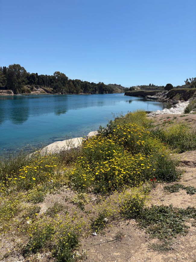 Vedere Corinto, sole e fare il bagno