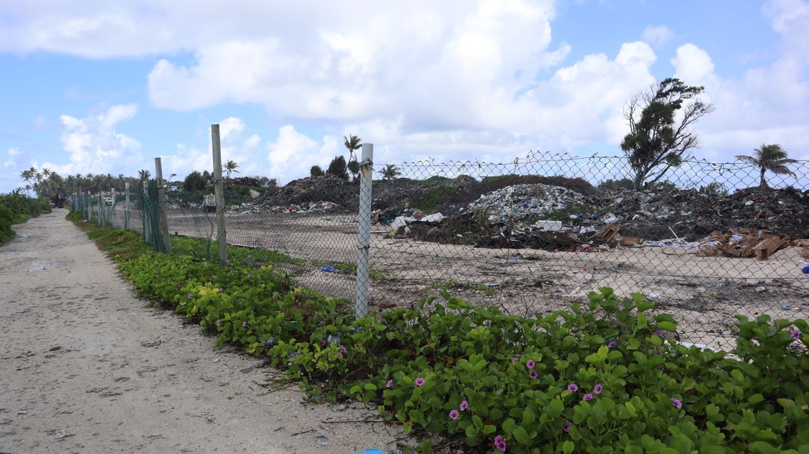 Se intenta proteger la costa de la erosión por el aumento del nivel del mar con sacos de arena
