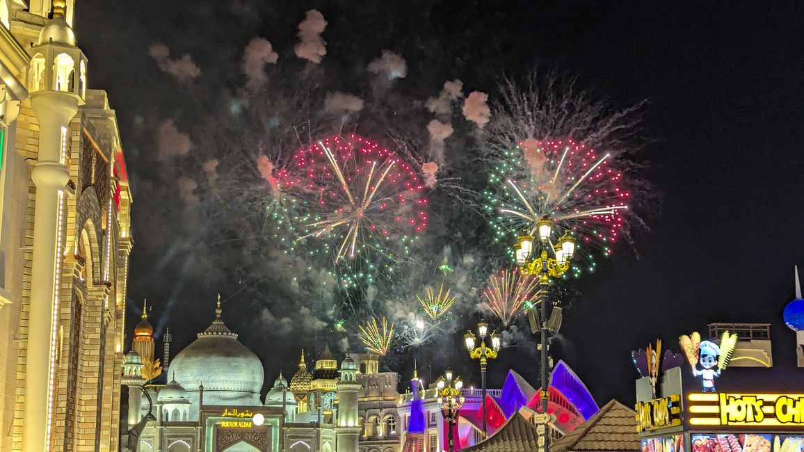 Tag 6 (2024) Drei Kirchen, Saadiyat Beach Club & Global Village