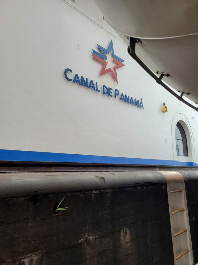 Day 41 of 175: Around the world cruise - Day passage through the Panama Canal