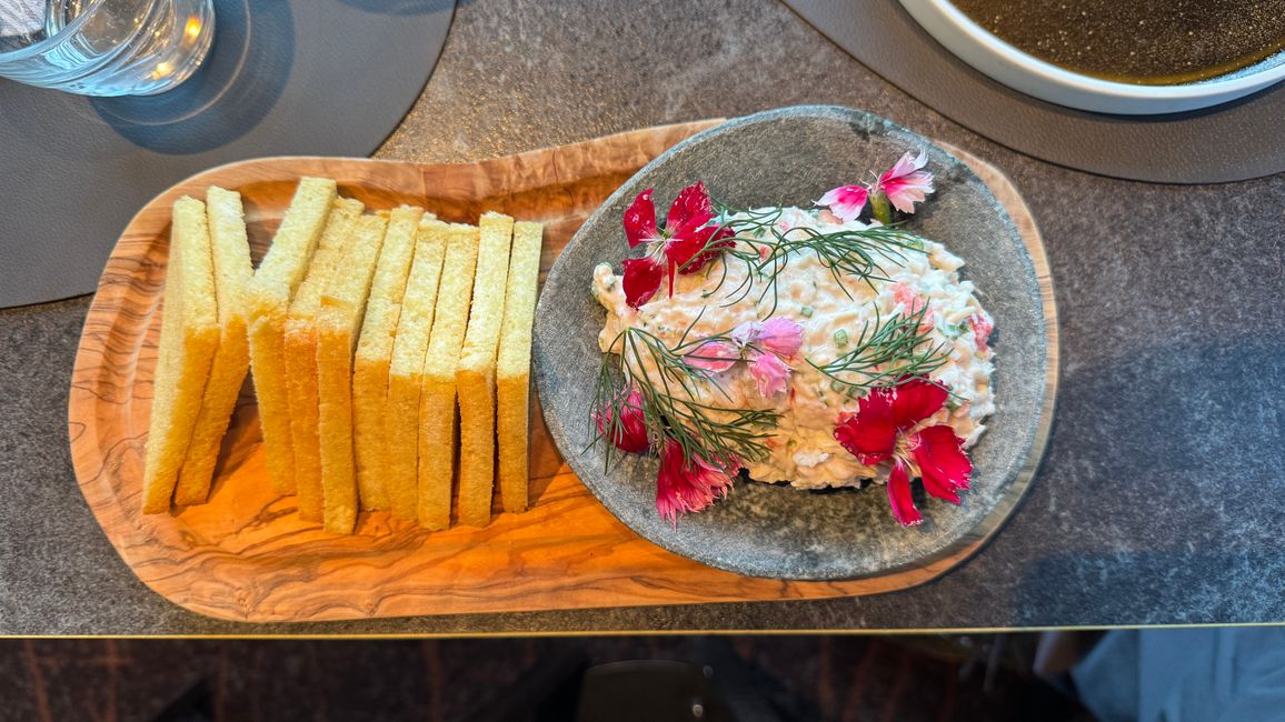 Antipasto di granchio con toast