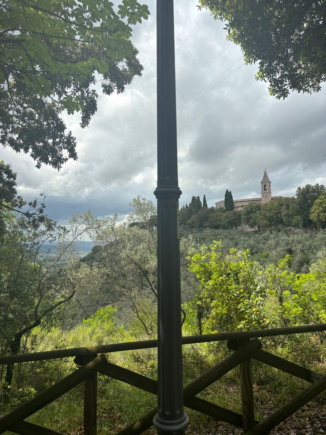 Pace e bene: passo per passo von Assisi in Richtung Poggio bustone