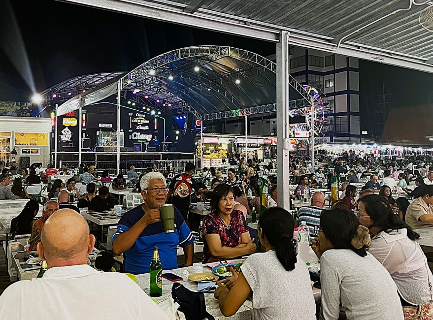 Foodcourt Baan Khun Poor