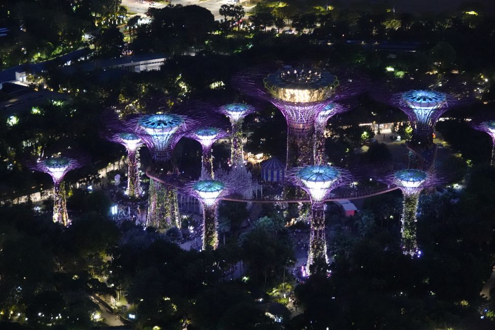 Auf dem SkyDeck des Hotels Marina Bay Sands