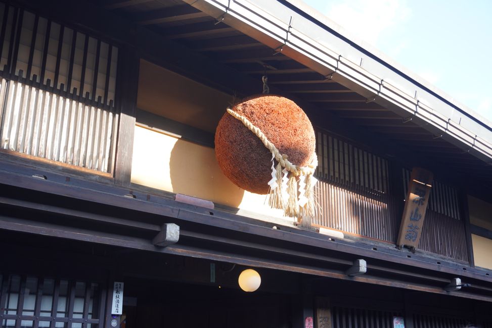Rindfleisch und Sake in Takayama