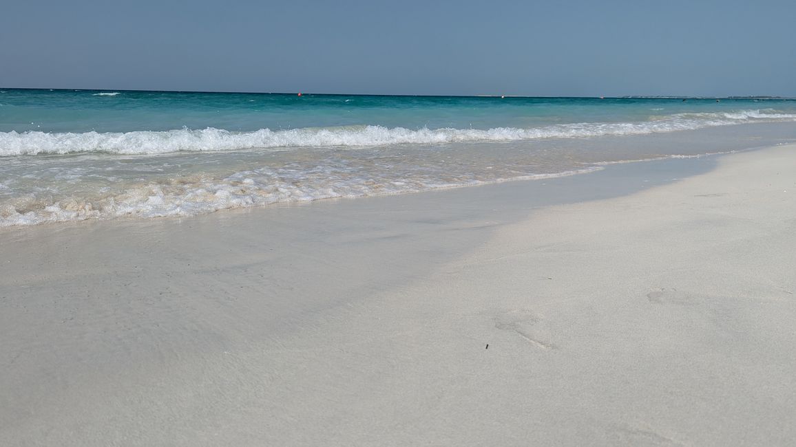 Tag 6 (2024) Drei Kirchen, Saadiyat Beach Club & Global Village