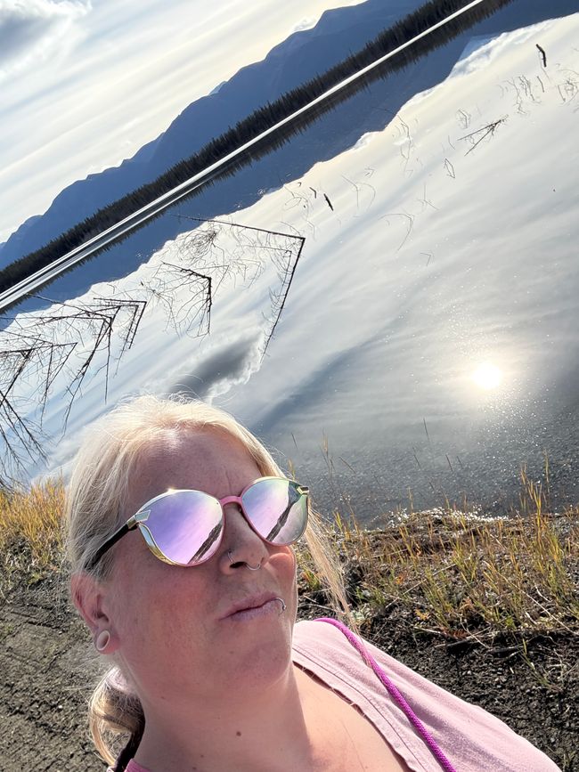 Tag 6 - 🐿️ T-Shirt-Wetter, Stachelschwein-Stau & „Closed for Season“ – unser zweiter Tag auf der Canol Road