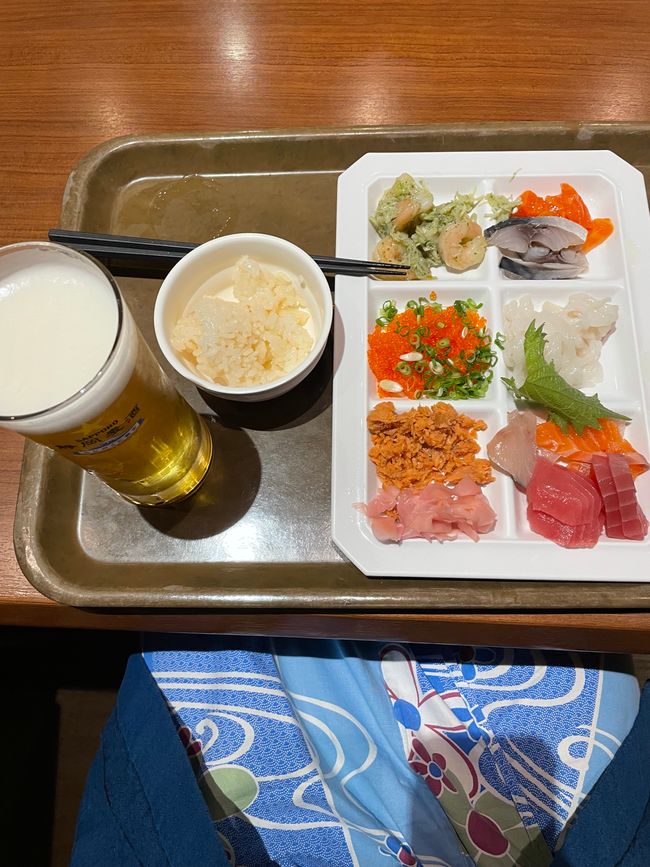 Armadio dell'hotel con kimono