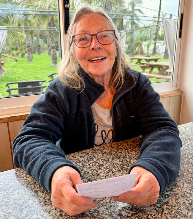 Renate a toujours un sourire aux lèvres.