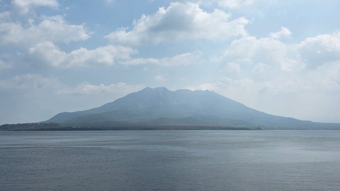 Une île avec deux montagnes