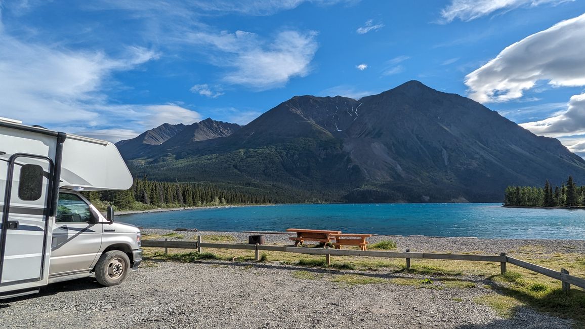 Tag 27: Bärenshow & fantastische Bergwelten - zurück nach Yukon/Kanada