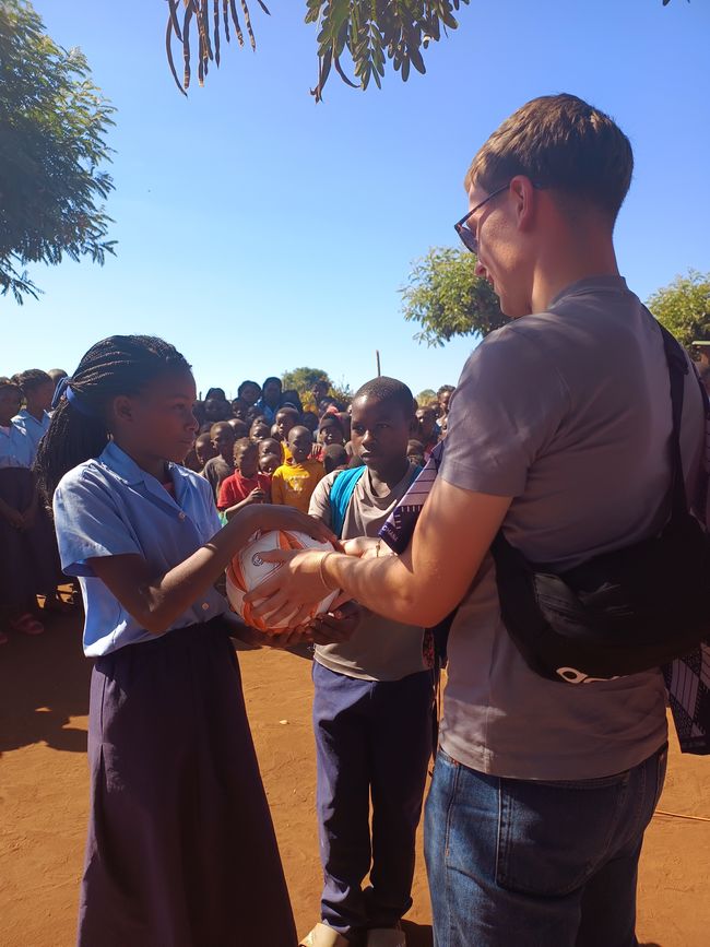 Visites scolaires à Macate Chissassa, Nhamacao Rica et Charonga