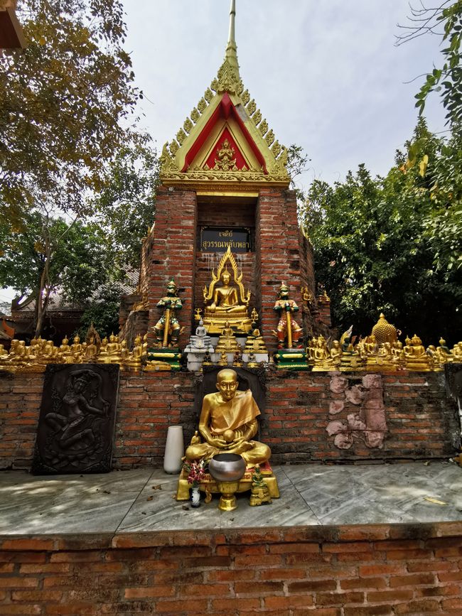 Un'altra escursione in bicicletta attraverso Ayutthaya e arrivo a Kanchanaburi