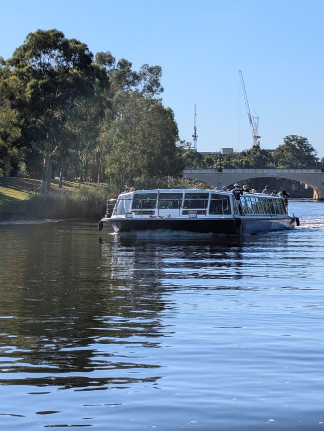 unsere Bootsfahrt auf dem Kanal