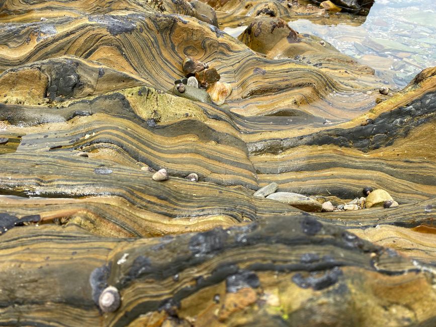 Rocas pulidas en la playa de la Costa del Silencio