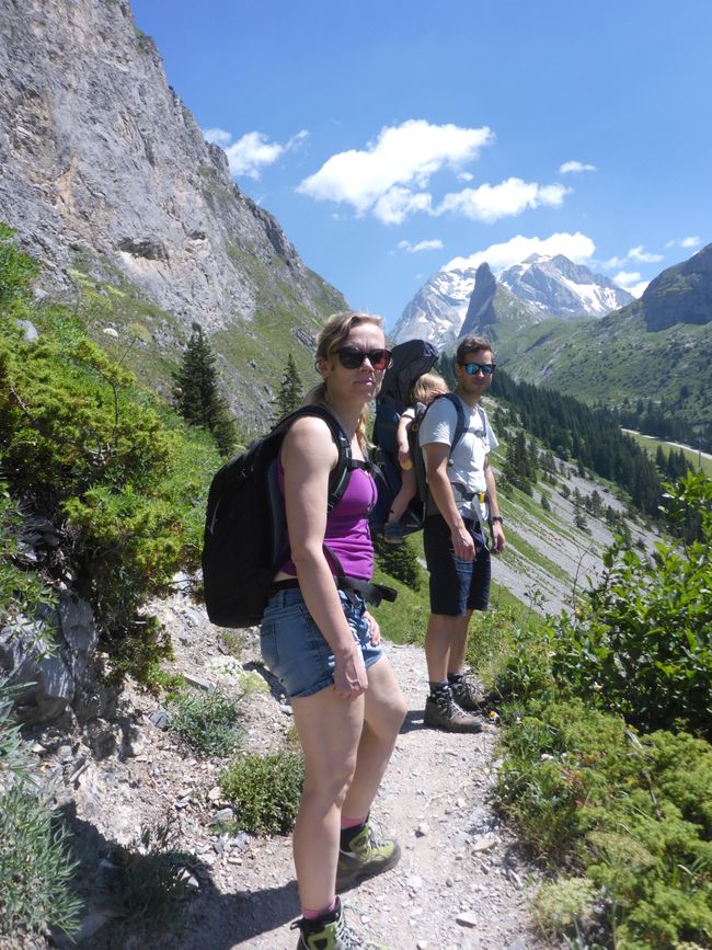 Der Weg führt am Hang nach Norden 