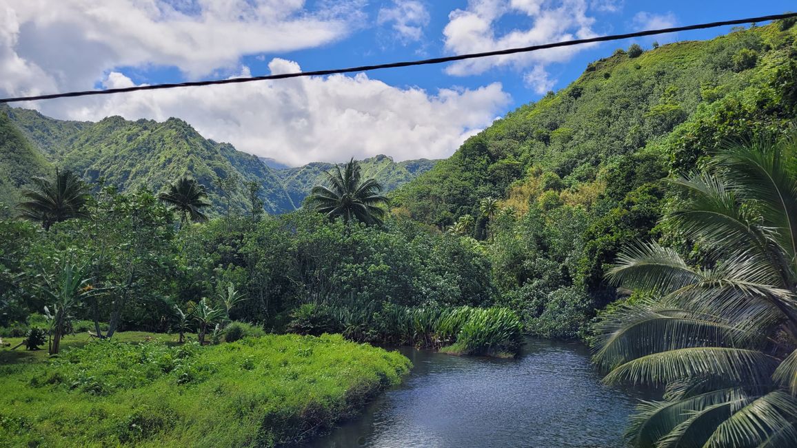 Tour around the edge of Tahiti-Nui