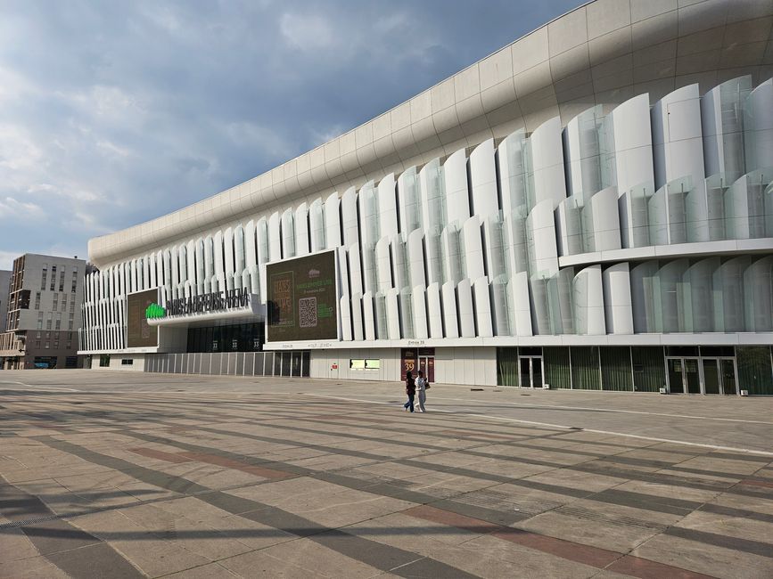 Vor der Arena nur Leere