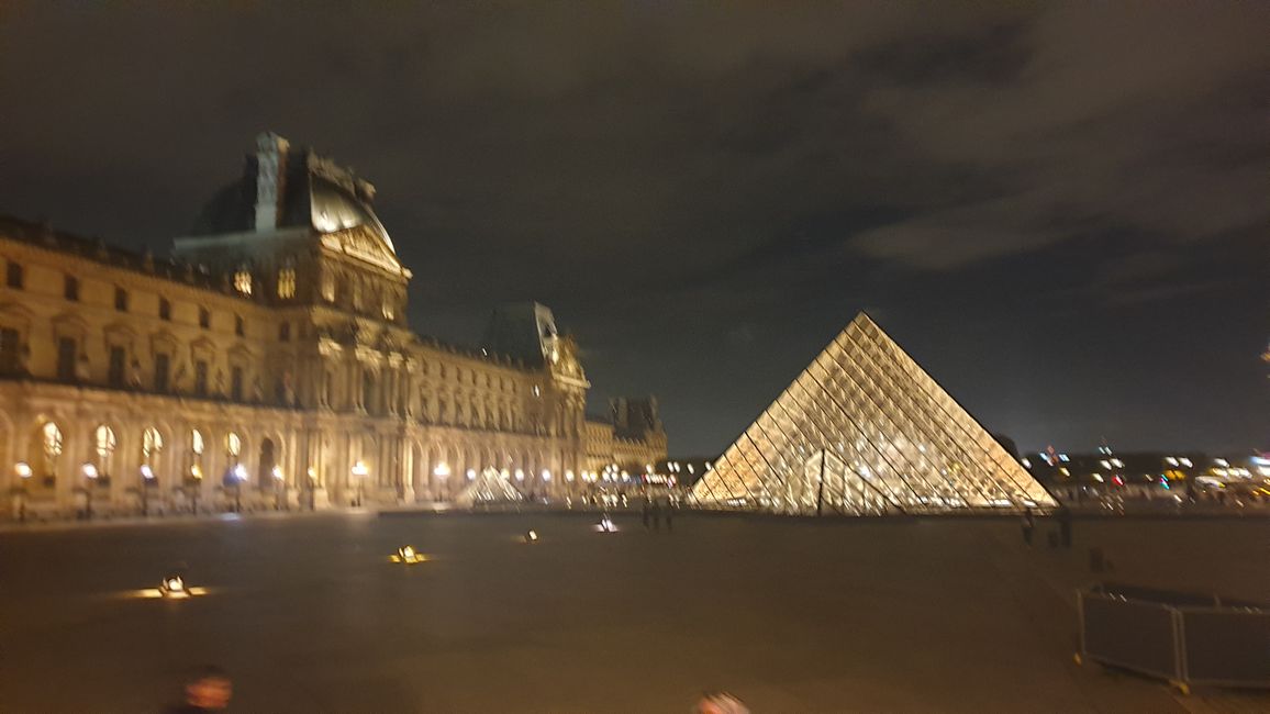 The pyramid of Louvre