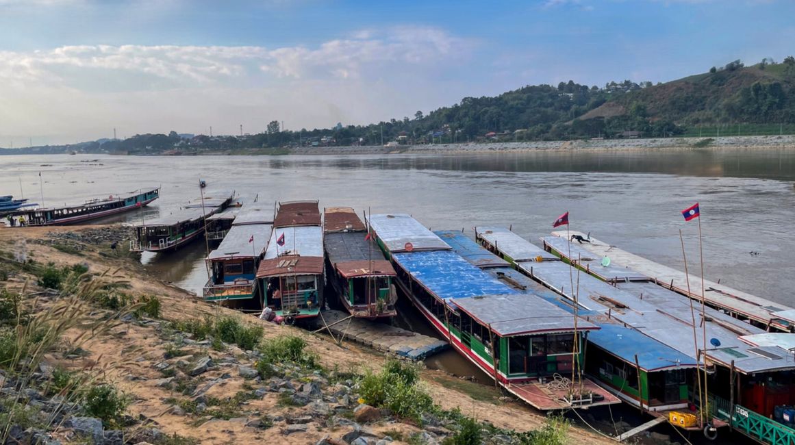 Slow >Boats in Huay Xai