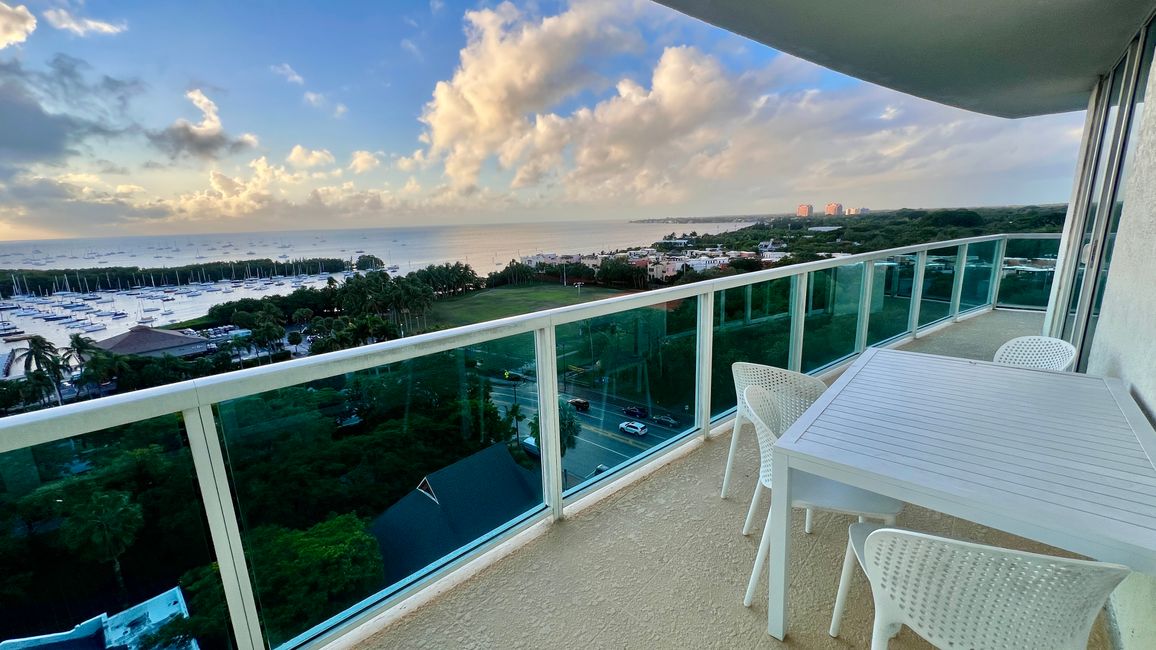 Ausblick vom Balkon bei Tageslicht