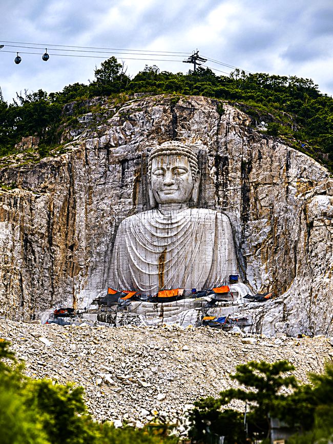 Monumentaler Buddha am Sam-Berg