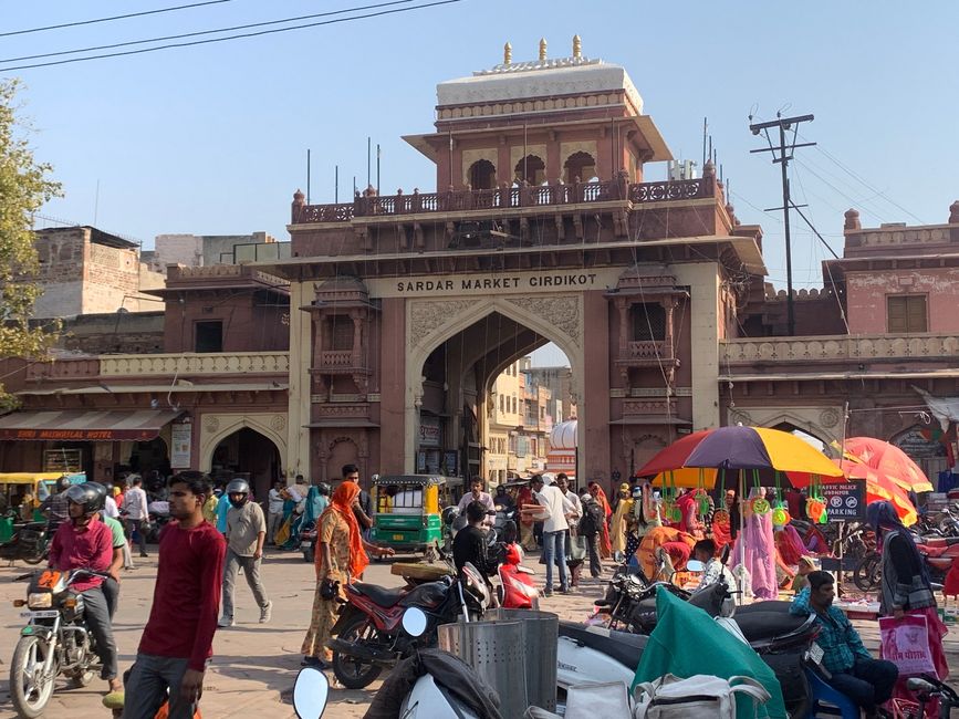 Sardar Market - Crowded Gate