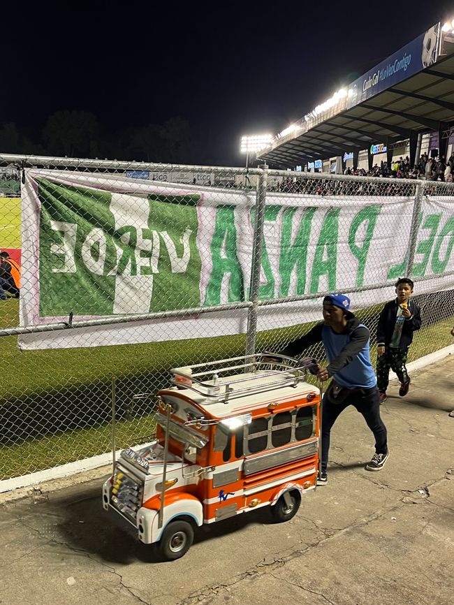 Eisverkäufer im Stadion