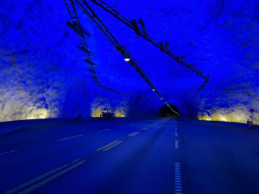Im längsten Straßentunnel der Welt
