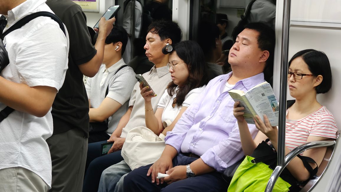 Lockenwickler in der Metro