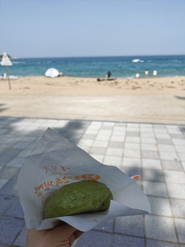 First, I'll eat my steamed, filled buns with a view of the sea. Delicious! 