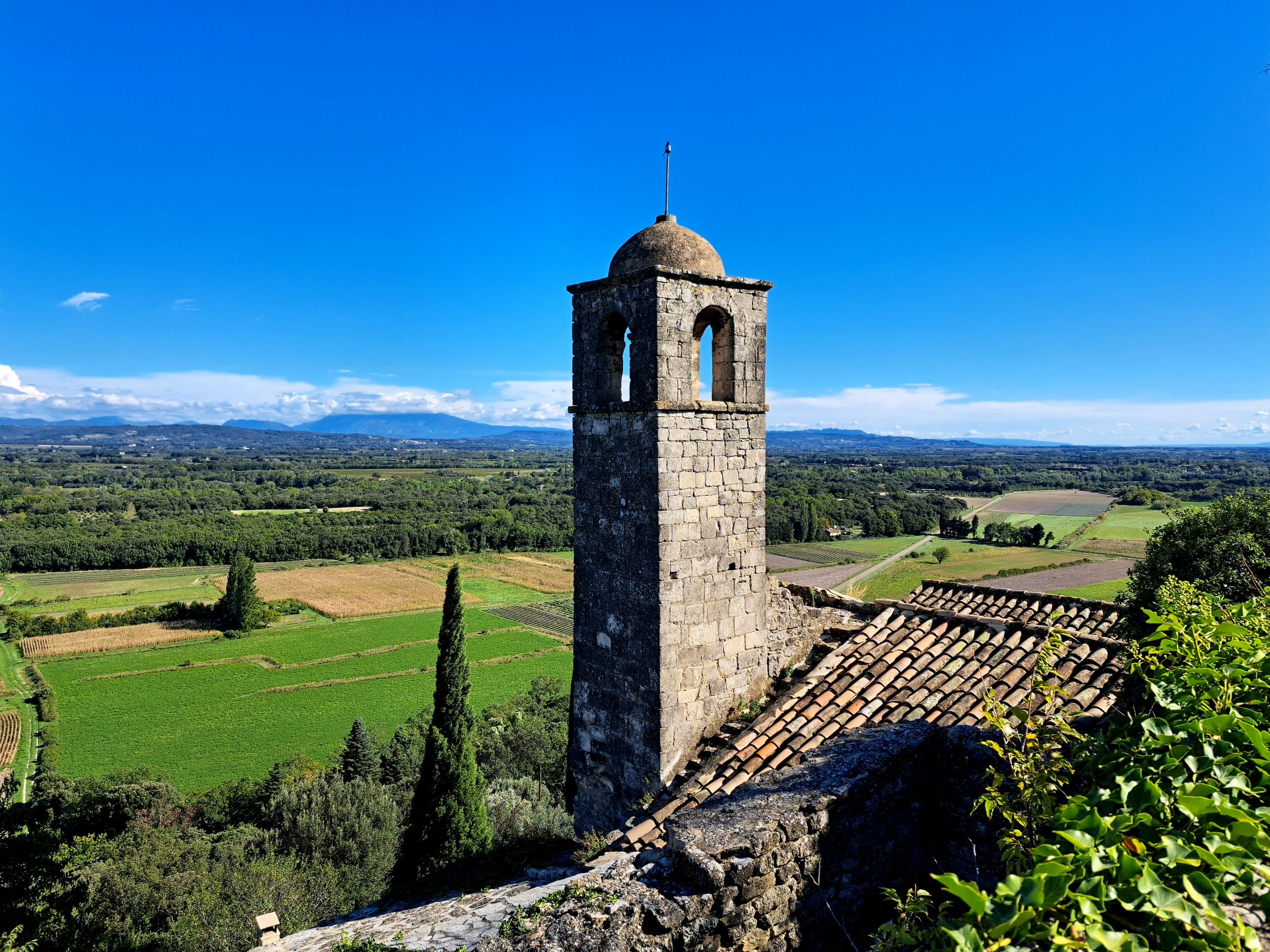 El Mont Ventoux se envuelve en nubes