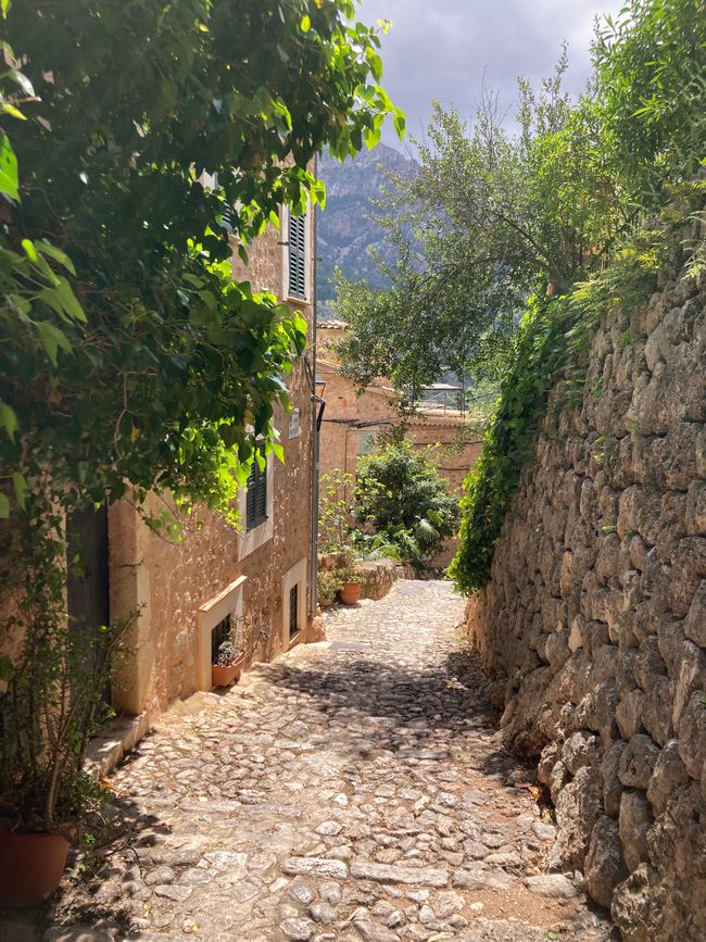 Fornalutx… heißt übersetzt, bestimmt- „steile Treppen“