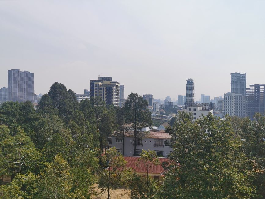 ... Skyline über die Stadt vom Wat Krom Tempel aus ...