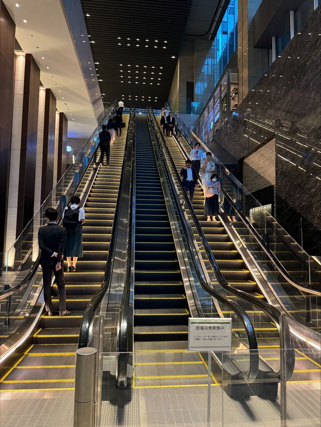 looong escalators