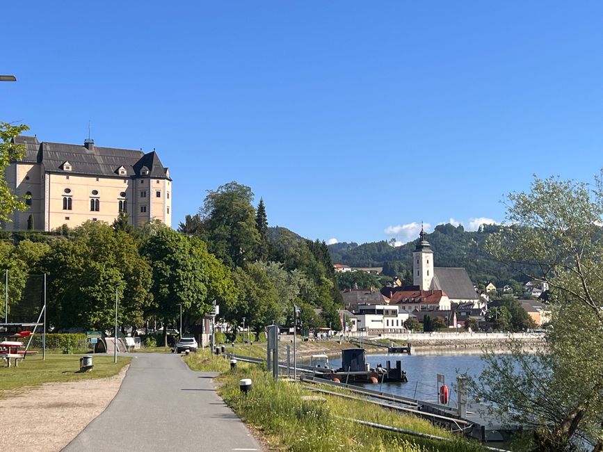 16 nach Linz
