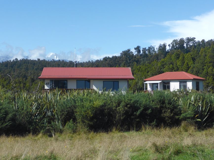 À droite, la maison de G et H