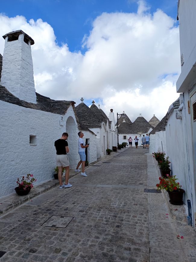 Alberobello, die Stadt aus weißen Zipfelmützen